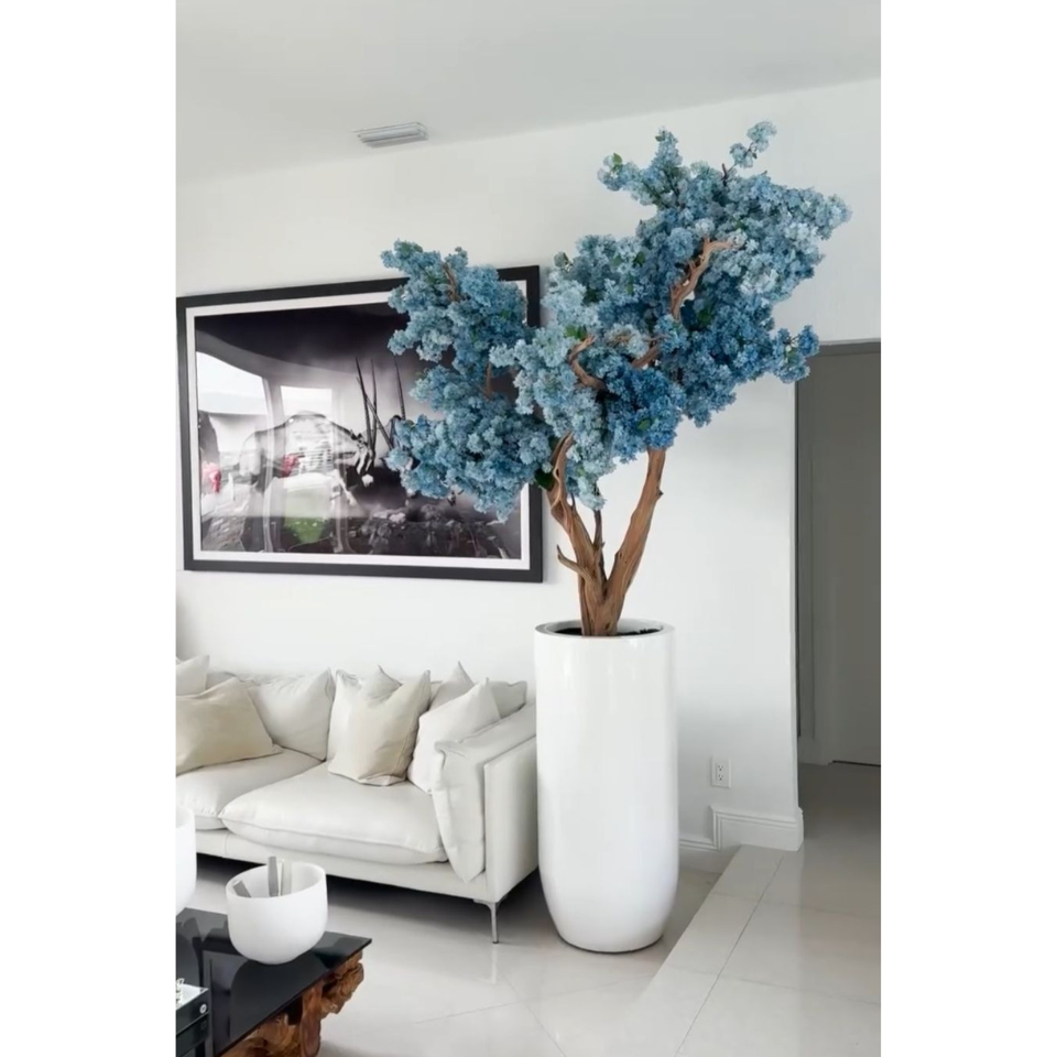 St. Tropez Vase in mattem Weiß mit blauen Kirschblüten